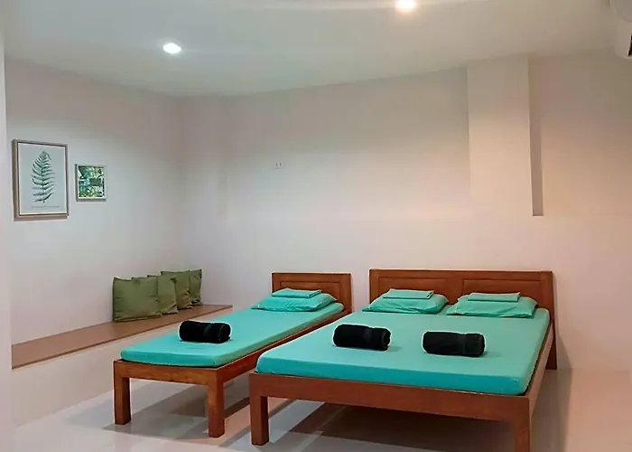 Traveler's Hostel *